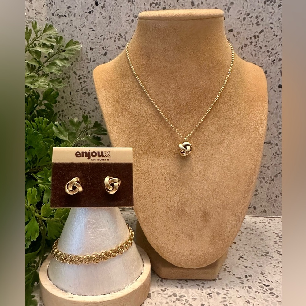 Designers brands gold knot necklace set - Picture 2 of 9
